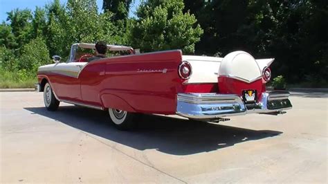 1957 Ford Fairlane 500 Skyliner – Thuy San Plus