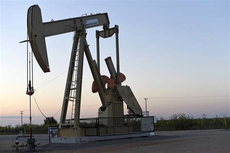 U S Shale Producers Face Reality Cut Output Wsj