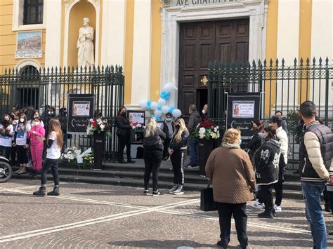 Galleria Torre Annunziata Le Immagini Dei Funerali Di Vincenzo