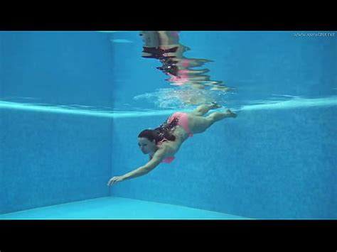 Hungarian naked Sazan Cheharda swimming teasing XVIDEOSダウンローダー