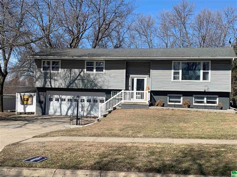 715 11th Ave, Sibley, IA 51249 | Trulia