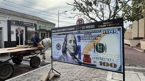 Colombian Peso Outperforms US Dollar, Defying Forecasts