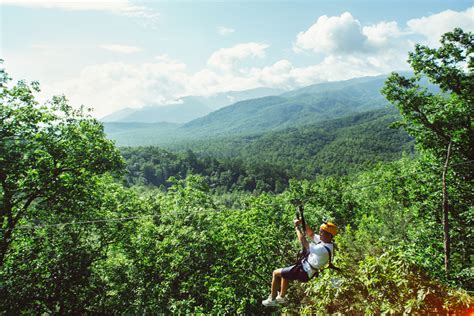 Top 4 Reasons to Go on a Gatlinburg Zipline on Your Smoky Mountain Vacation