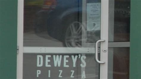 Best Pizza Thin Crust 2008 Deweys Pizza Food And Drink St Louis