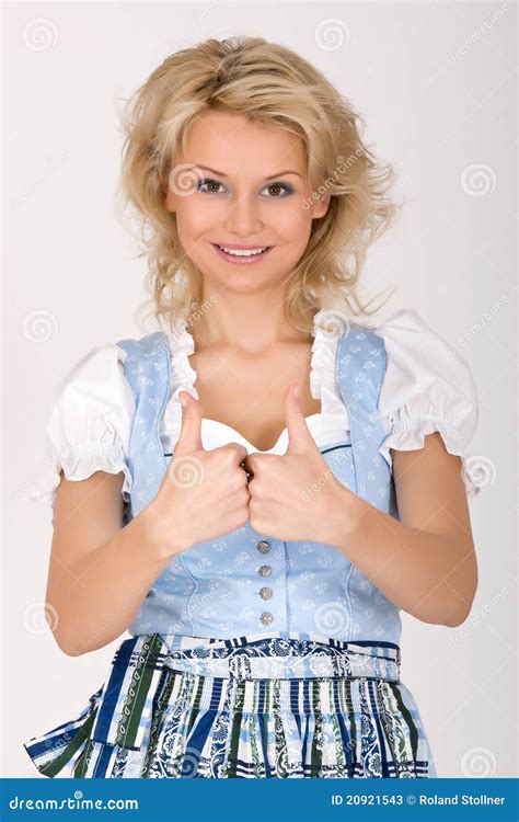 Blonde Bavaroise De Robe De Dirndl Image Stock Image Du Personne