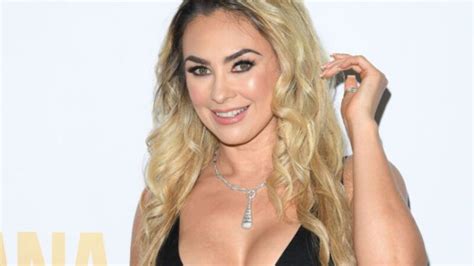 Aracely Ar Mbula Posa En Topless Y Deja Ver Su Espectacular Abdomen A