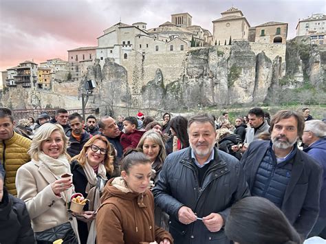 Más de cuatrocientas personas encienden la Navidad con el tradicional