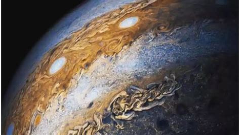 Images époustouflantes de Jupiter le survol fascinant du vaisseau