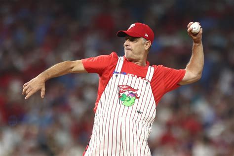 Jamie Moyer Goes Viral For Appearance At Phillies Playoff Game The Spun