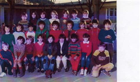 Photo De Classe Ce2 Ou Cm1 De 1980 ECOLE VOLTAIRE Copains D Avant