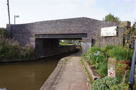 Chesterfield Canal At Bridge Ian S Cc By Sa Geograph