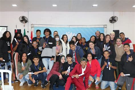 Centro Solidário forma mais de 200 alunos e alunas nos cursos de