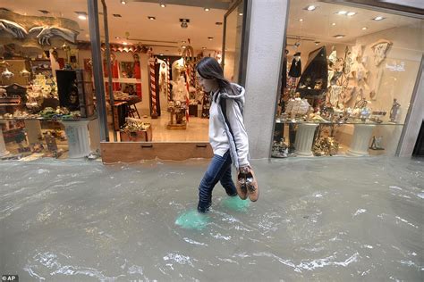 Venice marathon goers are forced to run through flooded streets | Daily ...