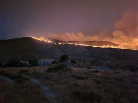 Entwicklung Des Feuers Im Vall D Ebo Lamarinaalta