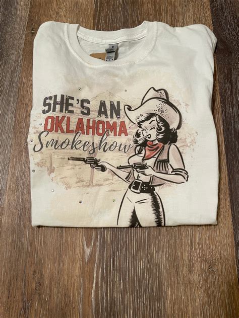 "She's an Oklahoma Smokeshow" graphic tee – Copper & Lace Western Boutique