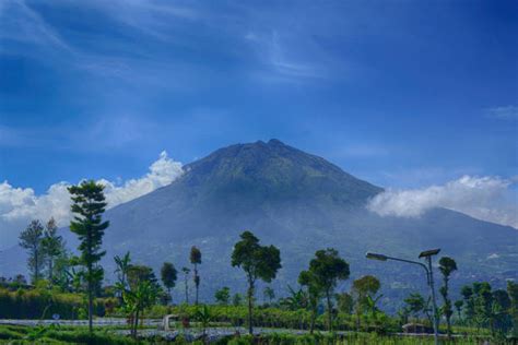 60 Sindoro Sumbing Mountain Stock Photos Pictures And Royalty Free