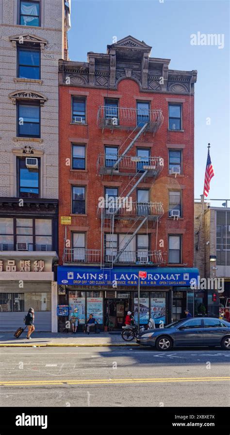 Nyc Chinatown An Elaborate Stamped Metal Cornice Caps The Five Story