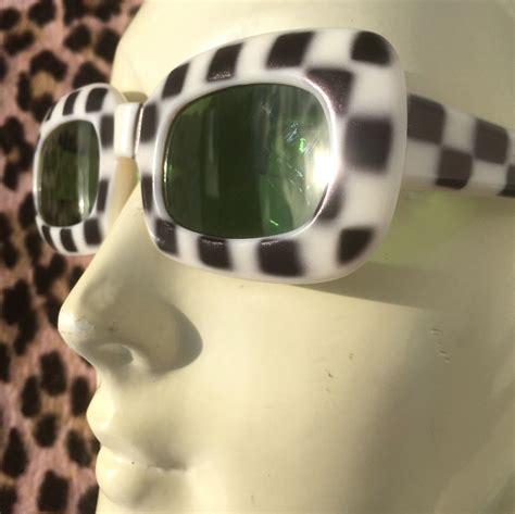 1960s Women Mod Sunglasses~black White Monochrome~gre… Gem