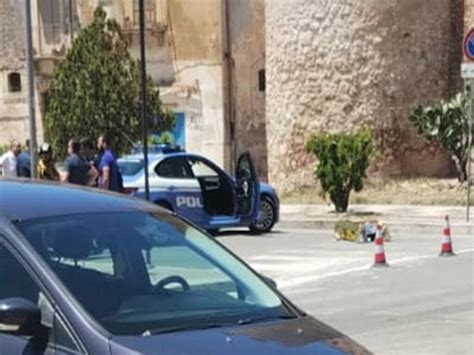 Alcamo Muore Mentre Passeggia In Piazza Della Repubblica