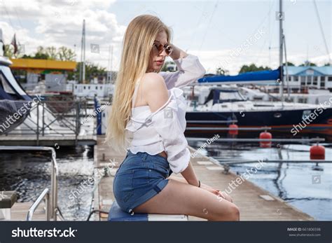 Beautiful Blonde Girl Shorts Tshirt Posing Stock Photo 661806598 Shutterstock