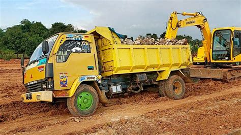 Dump Truk Mobil Terpuruk Amblas Dengan Muatan Batu Putih Youtube