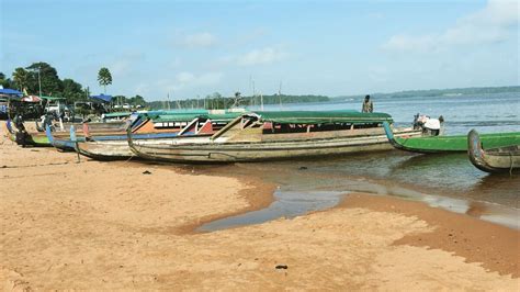 Guyane Trois Enfants Morts Dans Le Chavirage Dune Pirogue Sur Le