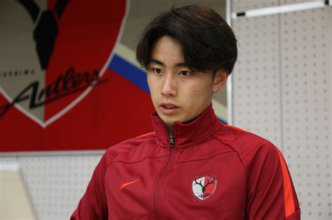 オンライン取材に応じる鹿島アントラーズの荒木遼太郎（写真 Kashima Antlers） サッカーマガジンweb