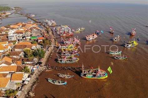 Tradisi Petik Laut Di Probolinggo Antara Foto