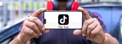 Cone Do Aplicativo De Tik Tok Na Tela Do Smartphone Aplica O Tiktok