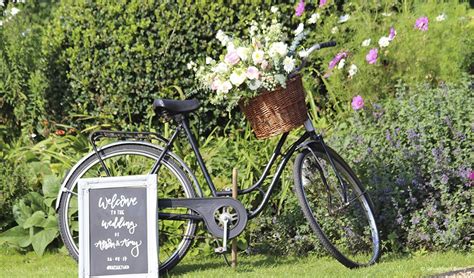 Traditional Simple Wedding Ideas For A Barn Wedding Upwaltham Barns