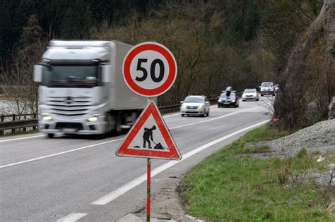 Cesta Medzi Bachledovou Dolinou A Tatranskou Kotlinou Sa Rekon Truuje