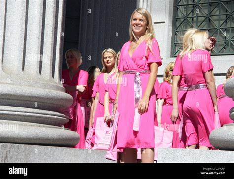 Legally Blonde Models Pose To Promote MTV S Legally Blonde The Musical The Search For Elle