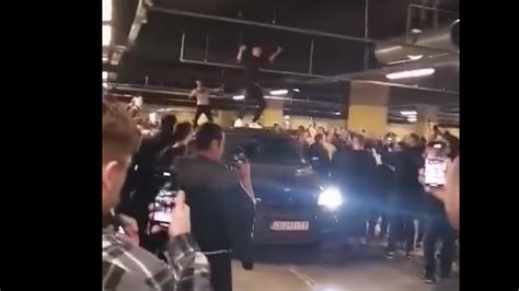Чалга и танци върху коли в столичен мол - Общество - Новини Бг
