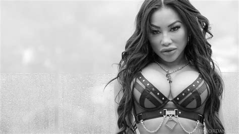 Cavala Hot Busty Brunette Sitting On The Rolls And Getting Cumshot In The Face Cnn Amador