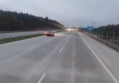 Contromano In Autostrada Automobilista Evita Per Un Pelo Lo Schianto