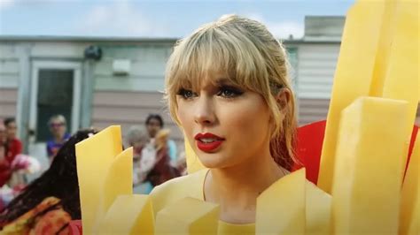 Why Is Taylor Swift AMAs 2025 Trending? - Mandatory