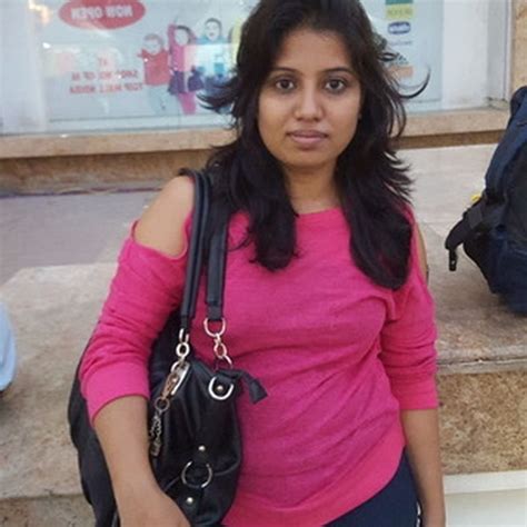 Hot Babe Showing Her Boobs Desi Old Pictures HD SD DropMMS