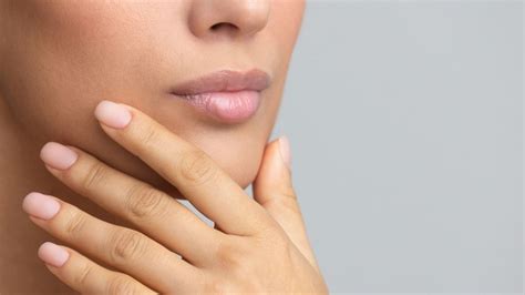 UÑAS NUDE Si llevas las uñas nude las expertas dice que eres una