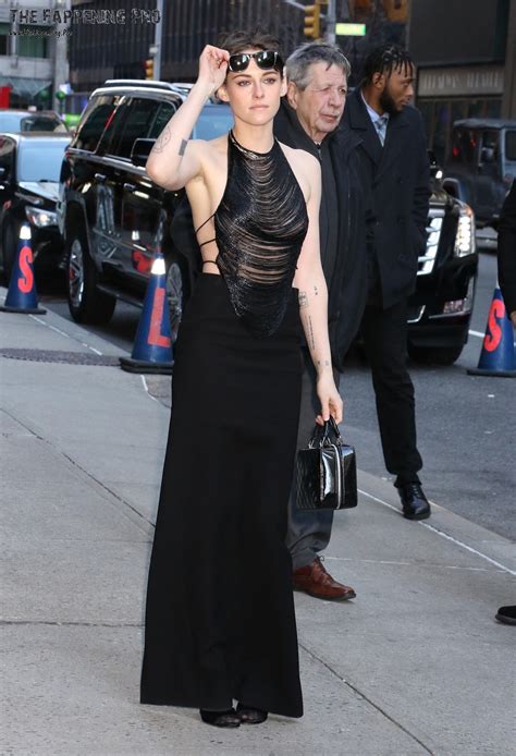 Kristen Stewart Exposed Tits In Front Of Stephen Colbert 9 Photos The Fappening