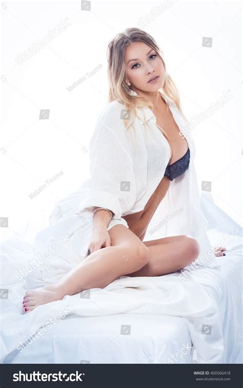 Beautiful Lady Sexy Lingerie Poses Bed Stock Photo 400566418 Shutterstock