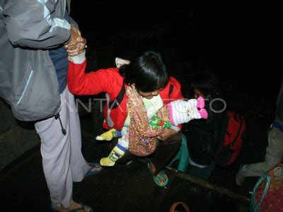 Evakuasi Gunung Kelud Meletus Antara Foto