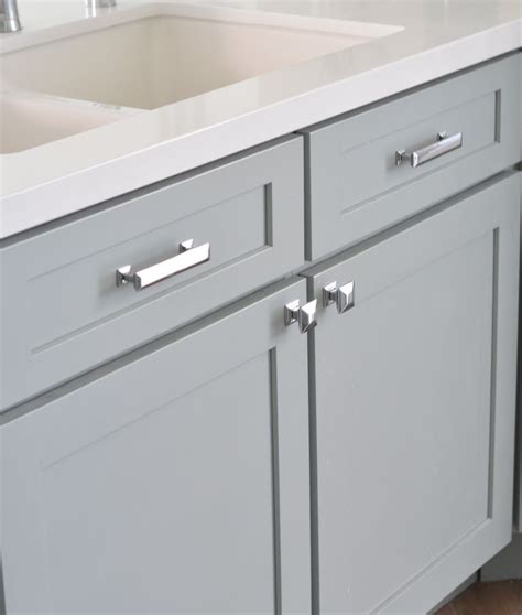 Bathroom Vanity Knobs Or Pulls – Everything Bathroom