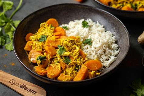 Фитнес рецепт: ароматное индийское карри с кусочками курицы - GymBeam Blog