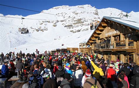 Best Après Ski Bars and Nightlife Hotspots in Val Thorens | Iglu Ski