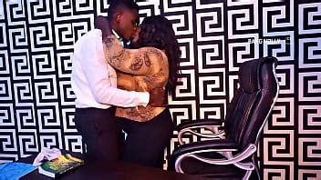 La Segretaria Ha Scopato Un Impiegata Per Un Posto Vacante Nel Suo Ufficio XVIDEOS