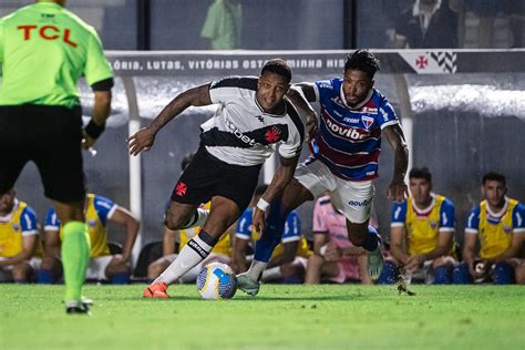 Coutinho E David Devem Desfalcar O Vasco Diante Do Vit Ria Supervasco