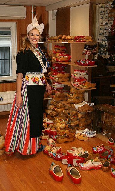 Volendammer girl | Holland netherlands, Amsterdam holland, Traditional ...