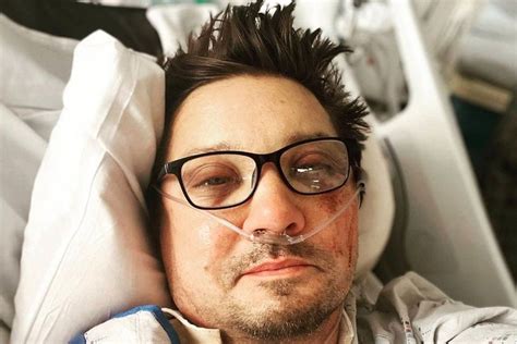 Jeremy Renner Ein Jahr Nach Dem Unfall Noch Heute Arbeitet Er An Der