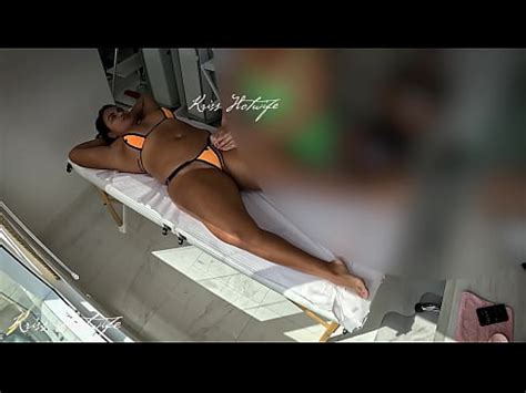 J ai porté un bikini tout fourré dans ma chatte pour donner un