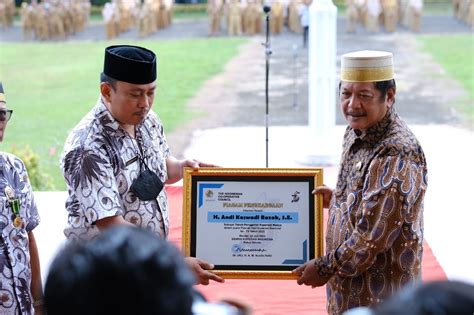 Bupati Soppeng Raih Penghargaan Tokoh Penggerak Koperasi Madya